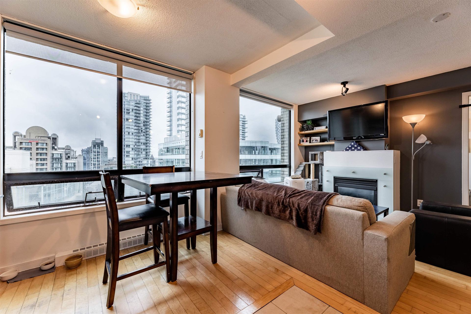 262719630-10 at 1703 - 1003 Burnaby Street, Vancouver West