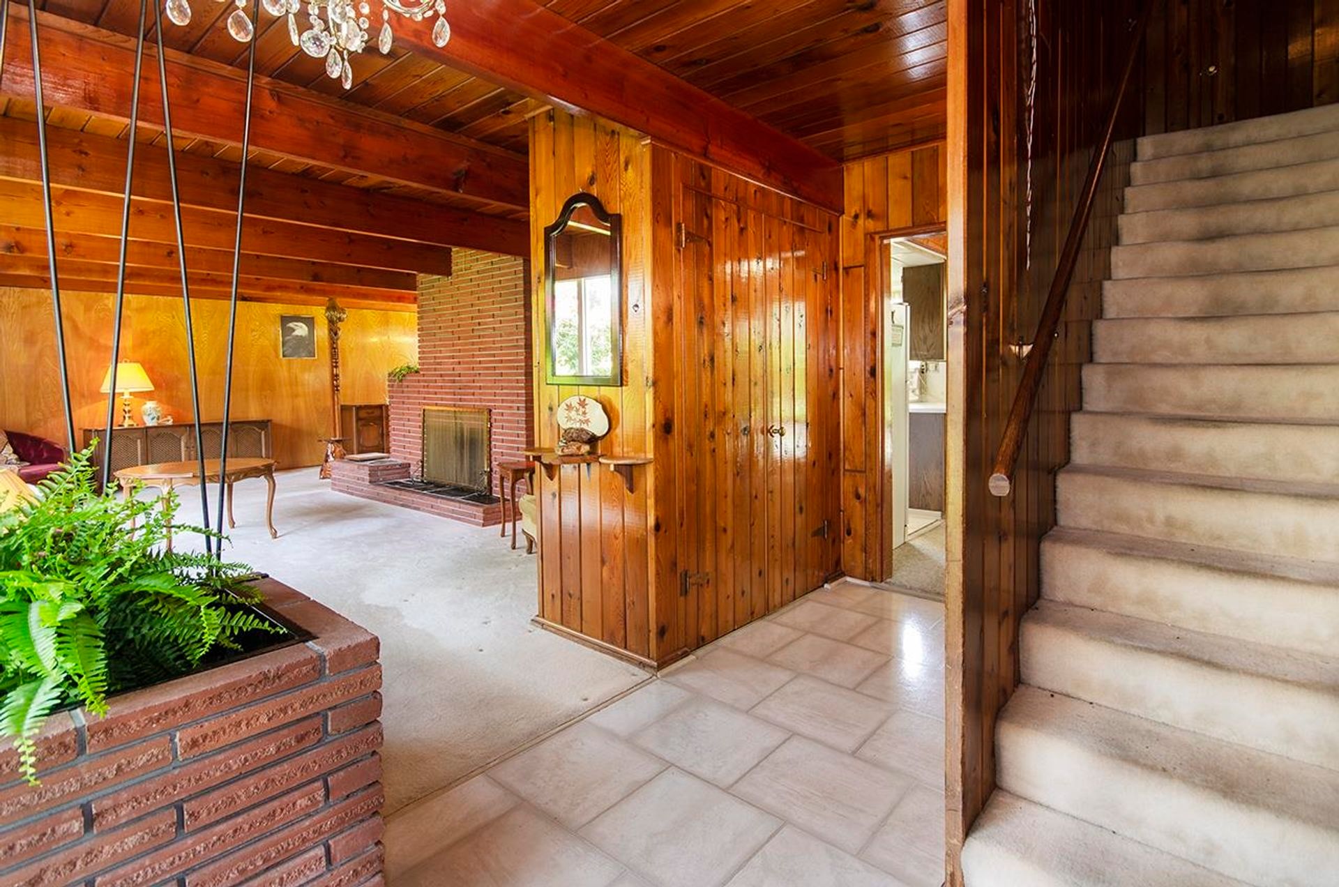 262717759-8 at 4365 Carolyn Drive, North Vancouver