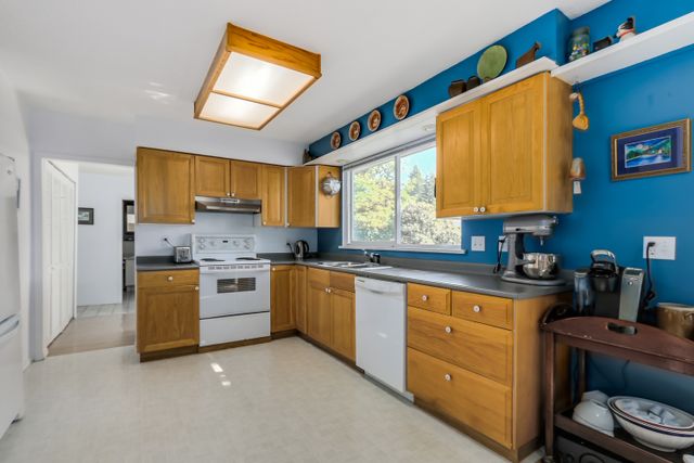 58932 at 2134 Mountain Highway, Westlynn, North Vancouver