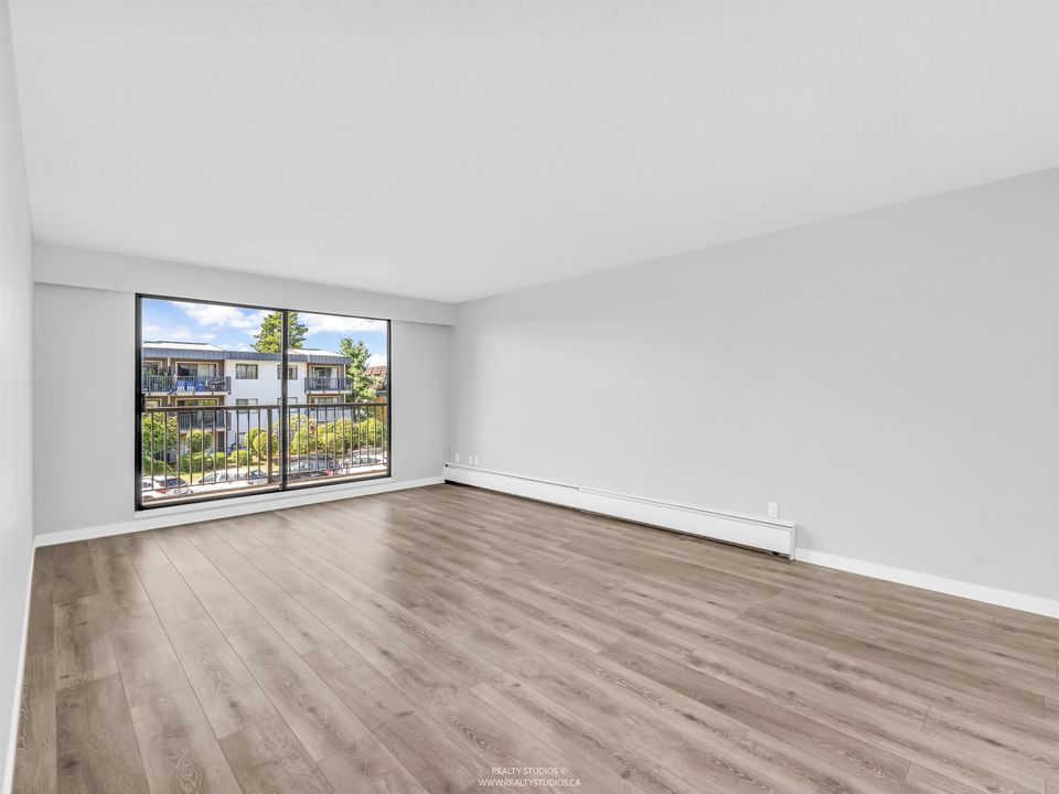 106 - 252 W 2nd Street3