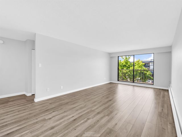 252-w-2nd-street-lower-lonsdale-north-vancouver-02 at 106 - 252 W 2nd Street, Lower Lonsdale, North Vancouver