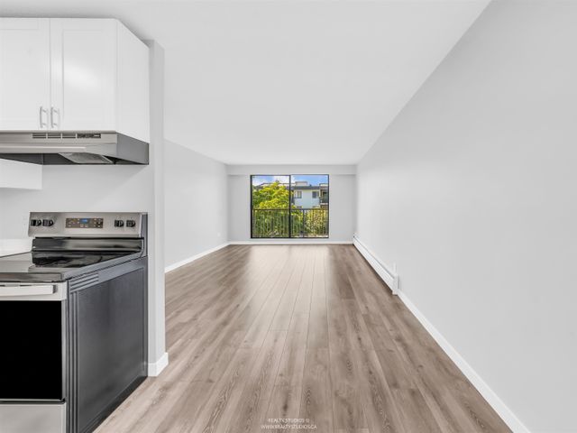 252-w-2nd-street-lower-lonsdale-north-vancouver-13 at 106 - 252 W 2nd Street, Lower Lonsdale, North Vancouver