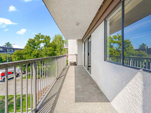 252-w-2nd-street-lower-lonsdale-north-vancouver-35 at 106 - 252 W 2nd Street, Lower Lonsdale, North Vancouver