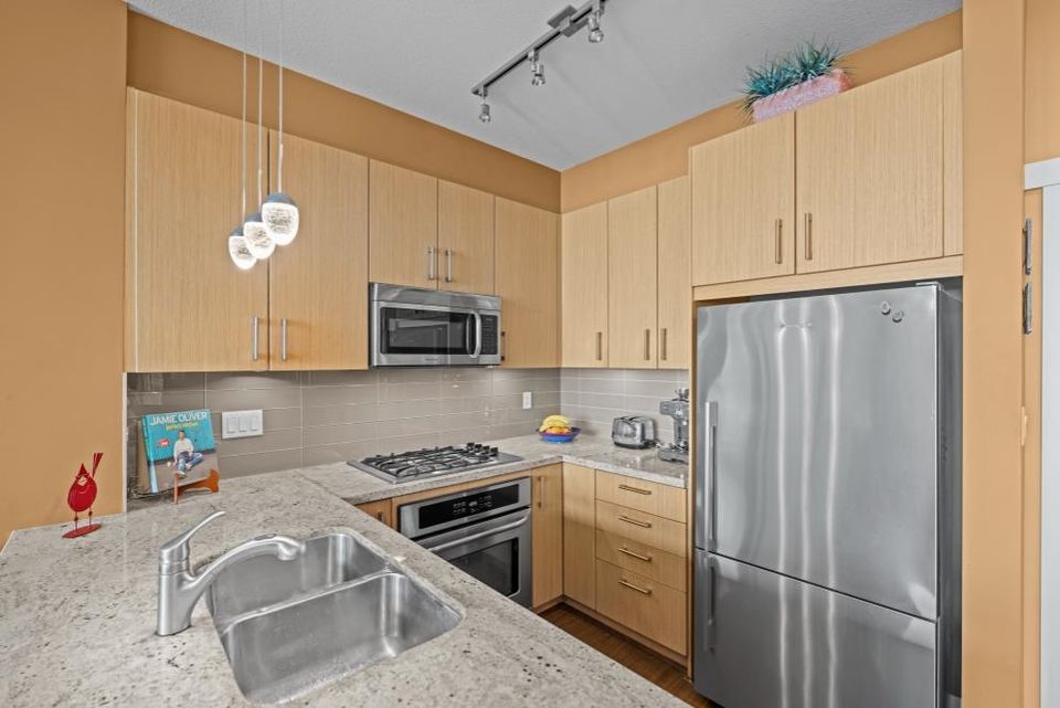 507 - 119 W 22nd Street4