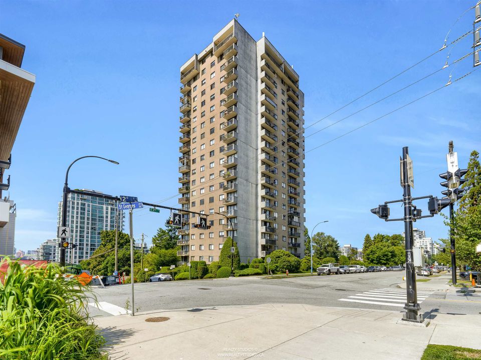 1605 - 145 St. Georges Avenue0