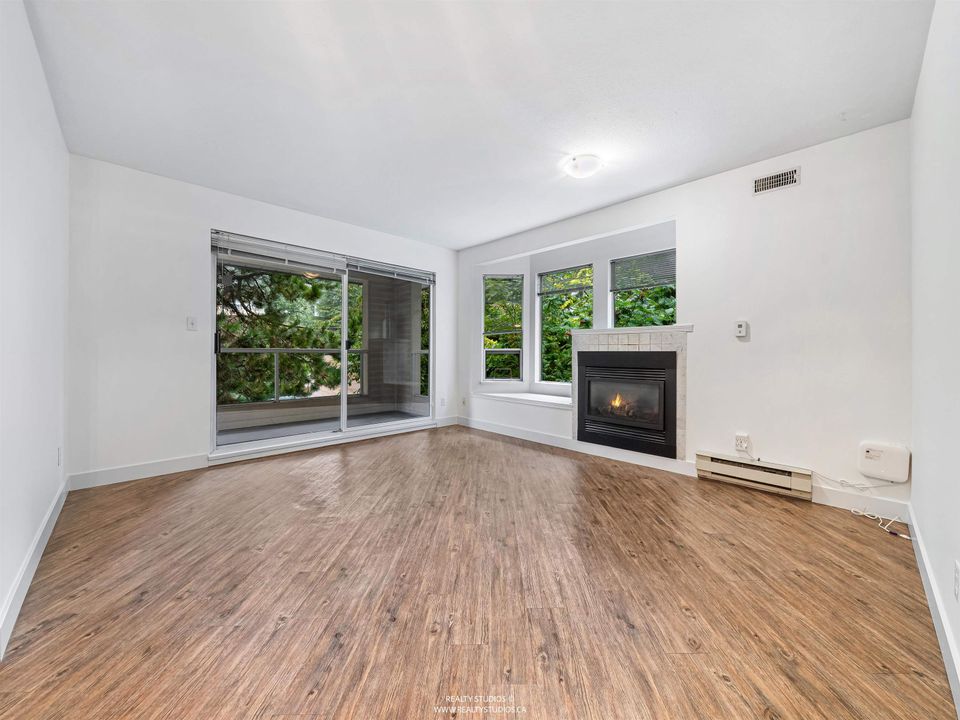303 - 123 E 6th Street0