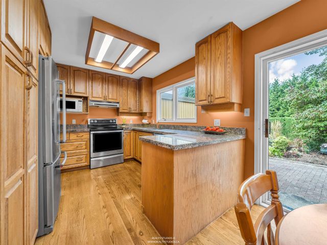 865-margaree-place-cedardale-west-vancouver-11 at 865 Margaree Place, Cedardale, West Vancouver 865-margaree-place-cedardale-west-vancouver-11 at 865 Margaree Place, Cedardale, West Vancouver