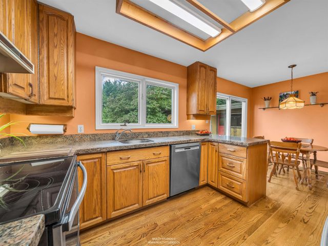 865-margaree-place-cedardale-west-vancouver-13 at 865 Margaree Place, Cedardale, West Vancouver 865-margaree-place-cedardale-west-vancouver-13 at 865 Margaree Place, Cedardale, West Vancouver