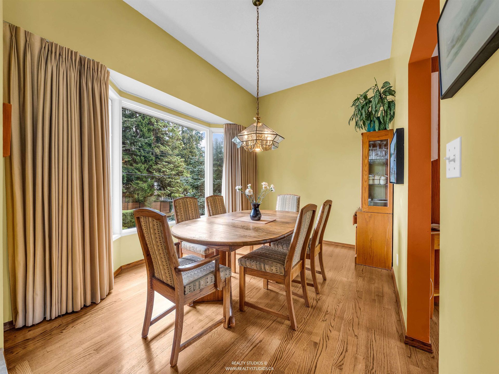 865-margaree-place-cedardale-west-vancouver-09 at 865 Margaree Place, Cedardale, West Vancouver