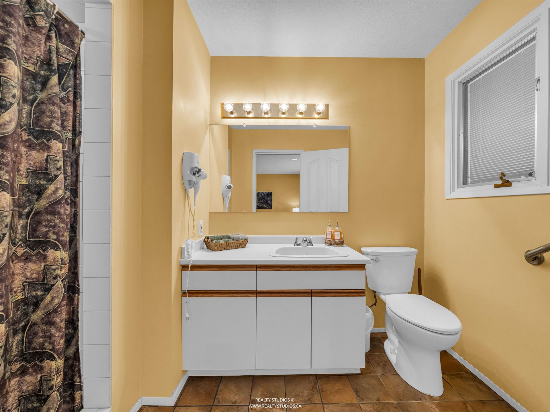 865-margaree-place-cedardale-west-vancouver-18 at 865 Margaree Place, Cedardale, West Vancouver