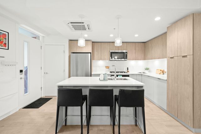 108-e-8th-street-central-lonsdale-north-vancouver-10 at TH8 - 108 E 8th Street, Central Lonsdale, North Vancouver