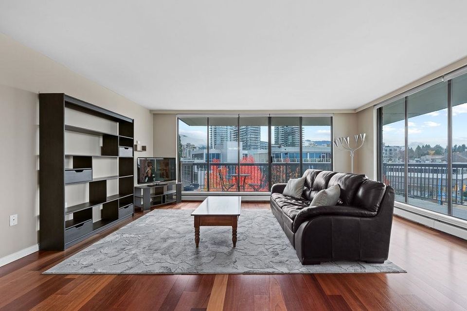 801 - 114 W Keith Road3