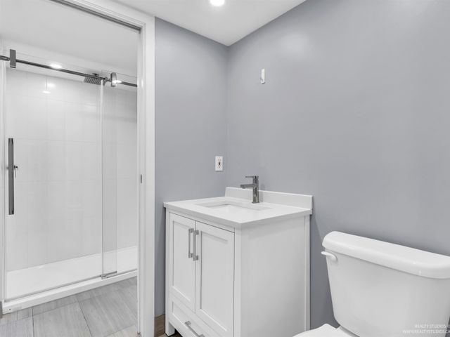 130-e-2nd-street-lower-lonsdale-north-vancouver-18 at 903 - 130 E 2nd Street, Lower Lonsdale, North Vancouver