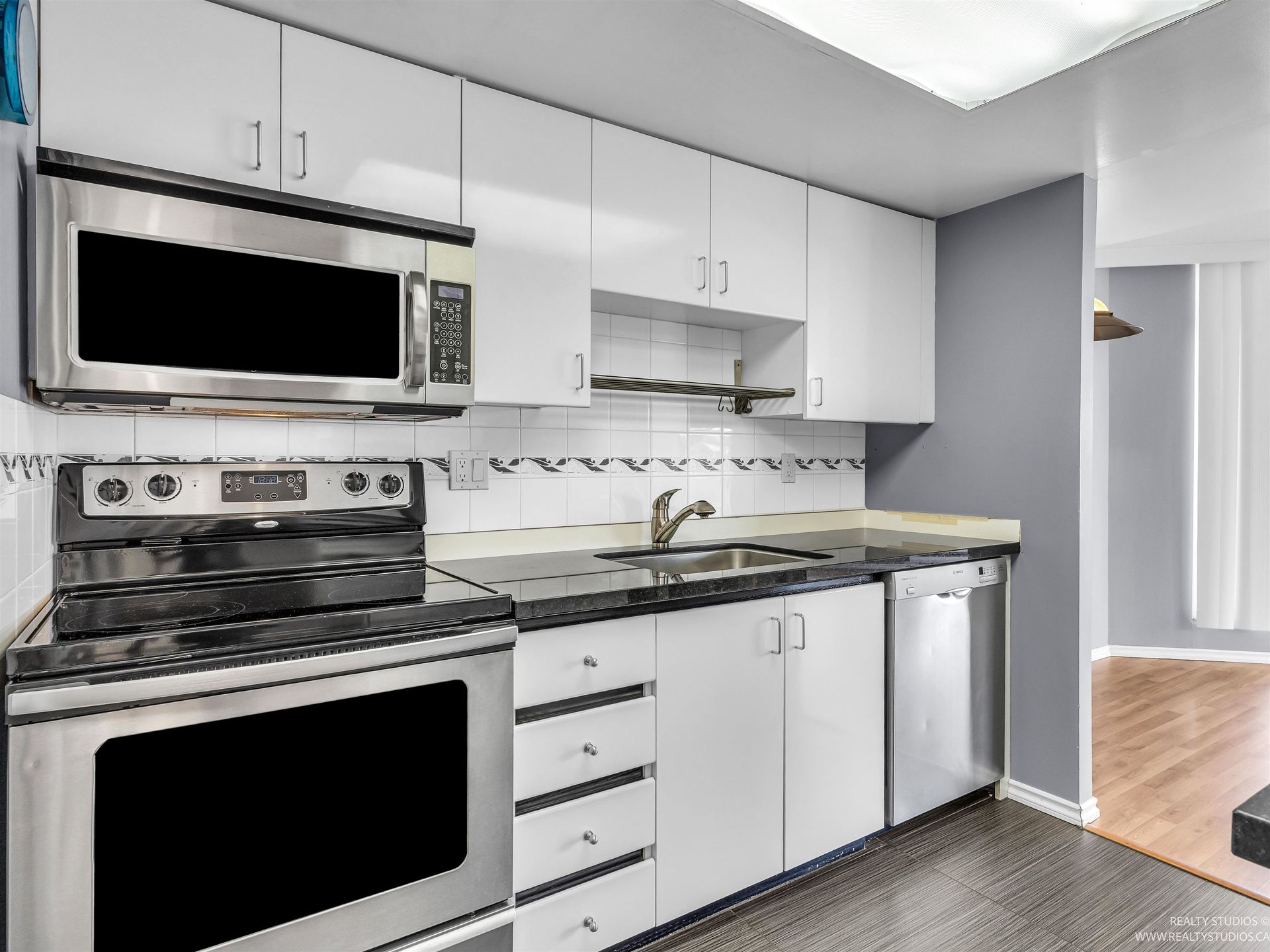 130-e-2nd-street-lower-lonsdale-north-vancouver-16 at 903 - 130 E 2nd Street, Lower Lonsdale, North Vancouver