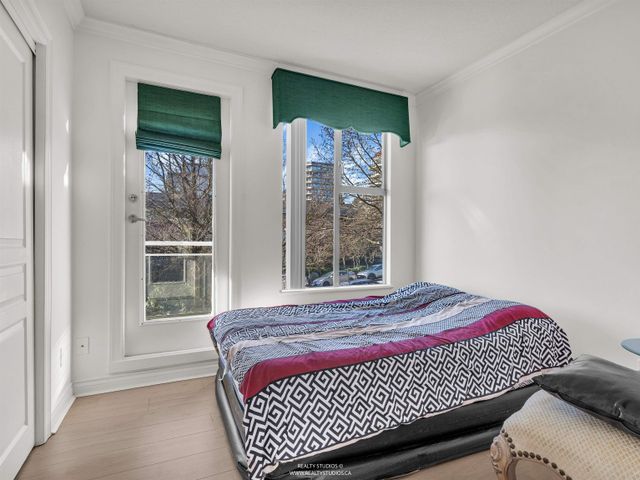 588-16th-street-ambleside-west-vancouver-04 at 201 - 588 16th Street, Ambleside, West Vancouver