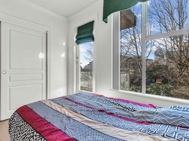 588-16th-street-ambleside-west-vancouver-06 at 201 - 588 16th Street, Ambleside, West Vancouver