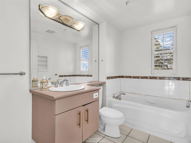 588-16th-street-ambleside-west-vancouver-13 at 201 - 588 16th Street, Ambleside, West Vancouver