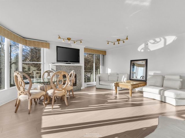 588-16th-street-ambleside-west-vancouver-15 at 201 - 588 16th Street, Ambleside, West Vancouver