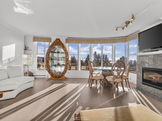 588-16th-street-ambleside-west-vancouver-19 at 201 - 588 16th Street, Ambleside, West Vancouver