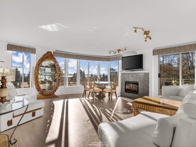 588-16th-street-ambleside-west-vancouver-20 at 201 - 588 16th Street, Ambleside, West Vancouver