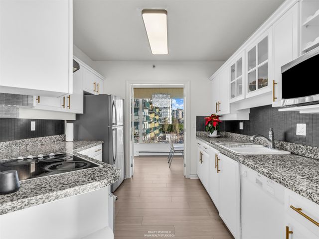 588-16th-street-ambleside-west-vancouver-21 at 201 - 588 16th Street, Ambleside, West Vancouver