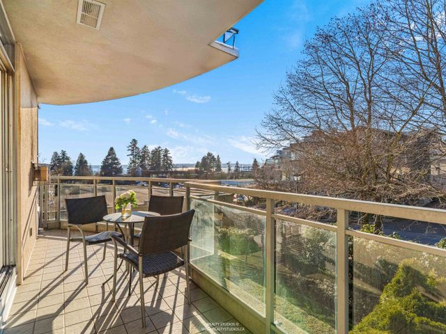 588-16th-street-ambleside-west-vancouver-25 at 201 - 588 16th Street, Ambleside, West Vancouver