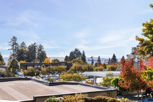 588-16th-street-ambleside-west-vancouver-32 at 201 - 588 16th Street, Ambleside, West Vancouver