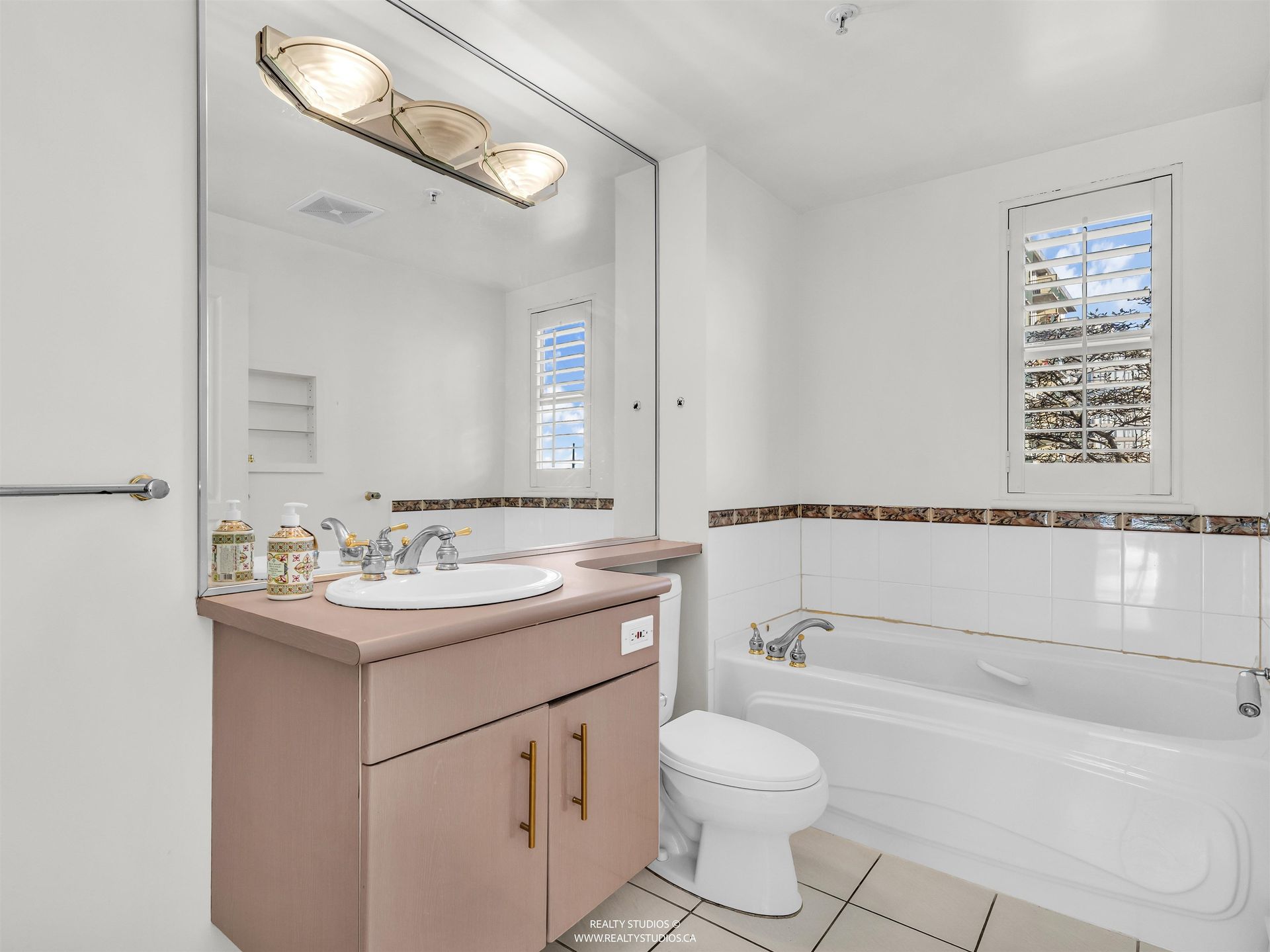 588-16th-street-ambleside-west-vancouver-13 at 201 - 588 16th Street, Ambleside, West Vancouver