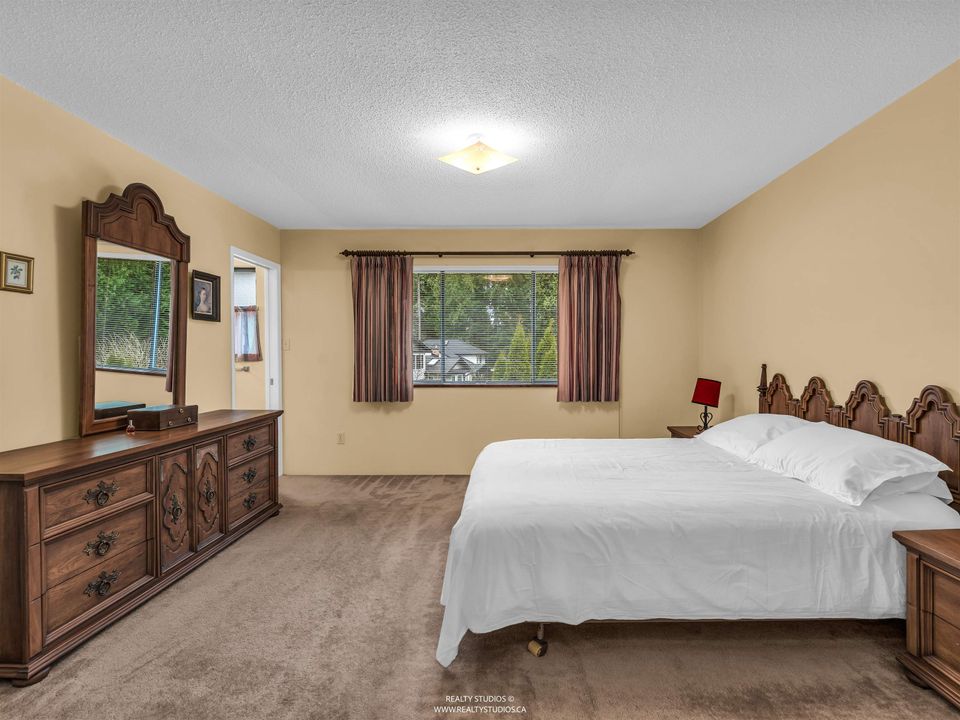 2310 Magnussen Place4