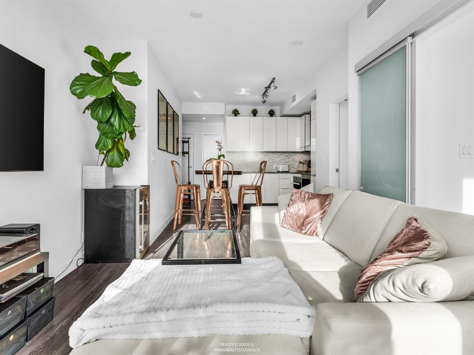 3305 - 1283 Howe Street2