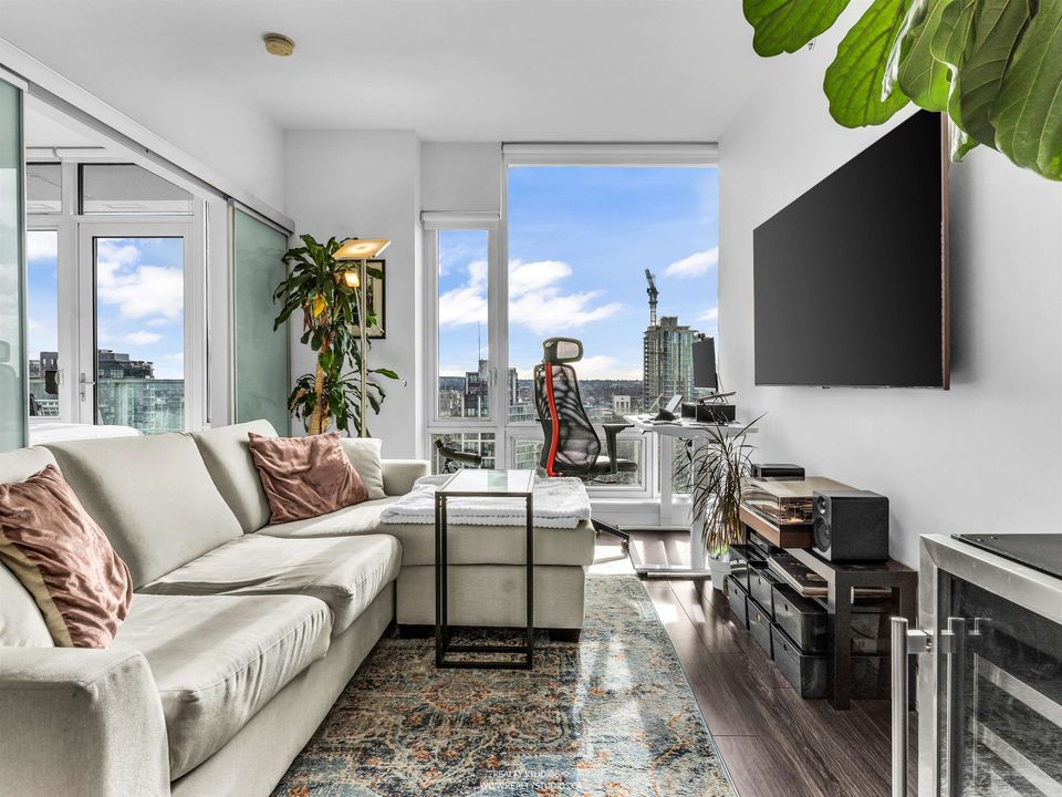 3305 - 1283 Howe Street3