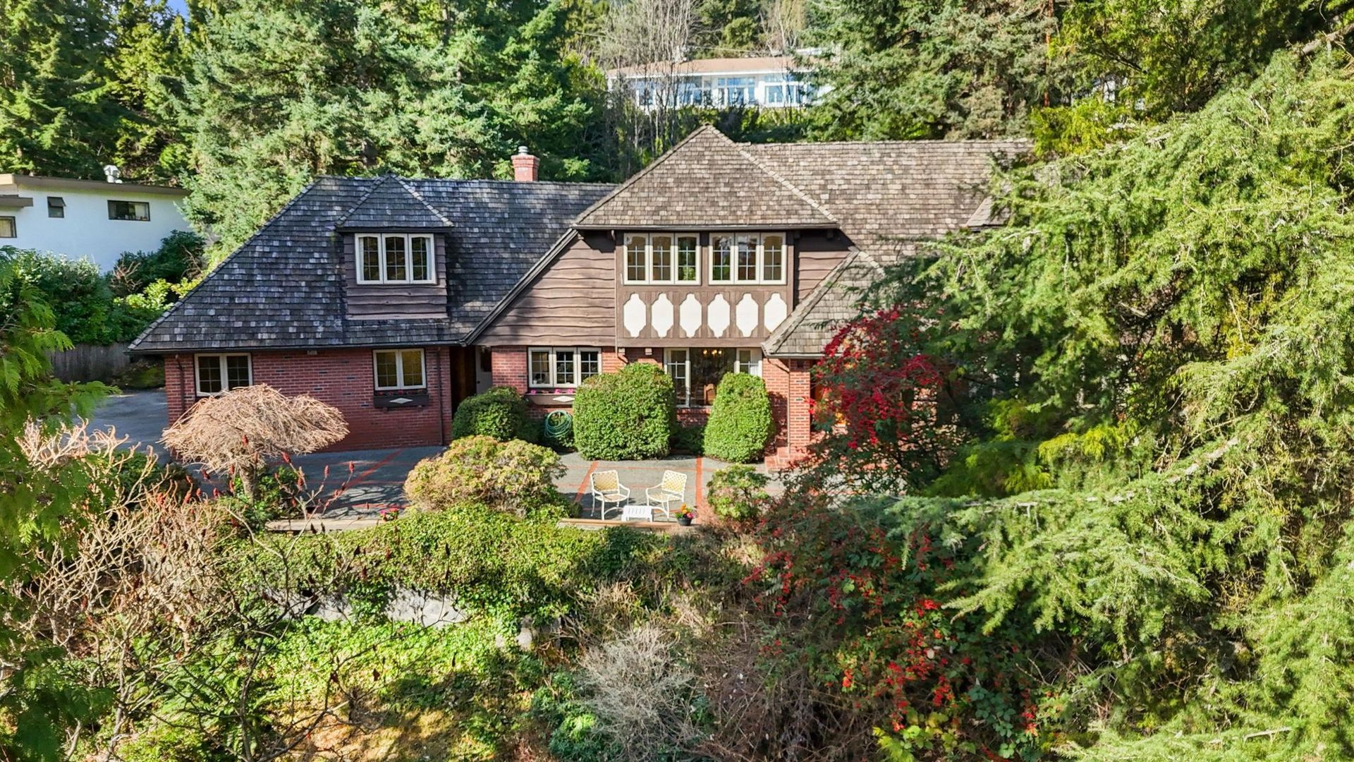 895-elveden-row-british-properties-west-vancouver-02 at 895 Elveden Row, British Properties, West Vancouver