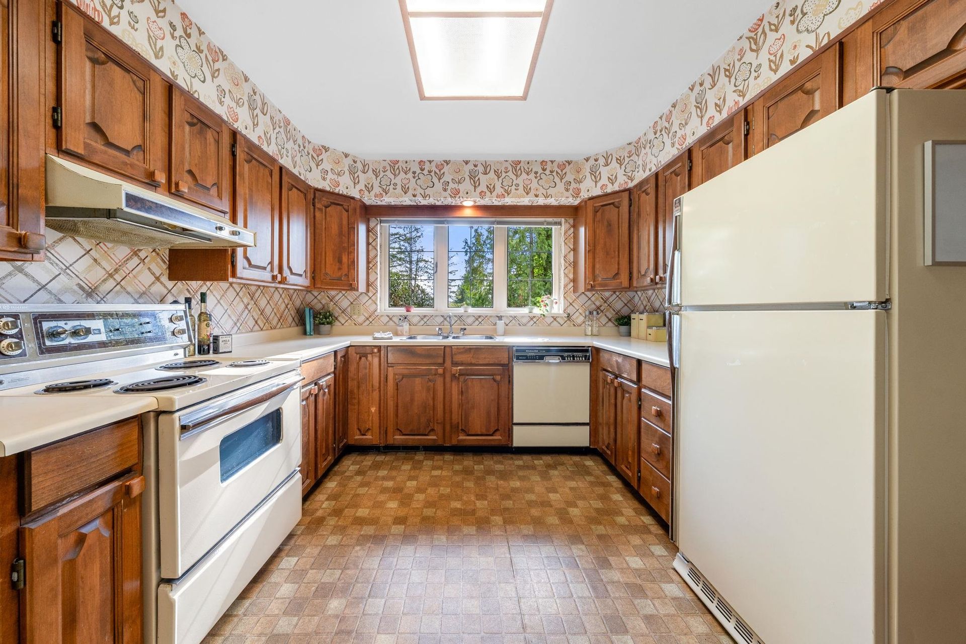 895-elveden-row-british-properties-west-vancouver-10 at 895 Elveden Row, British Properties, West Vancouver