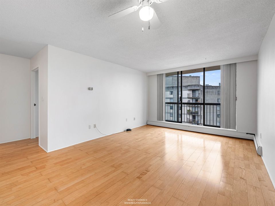 1605 - 145 St. Georges Avenue1