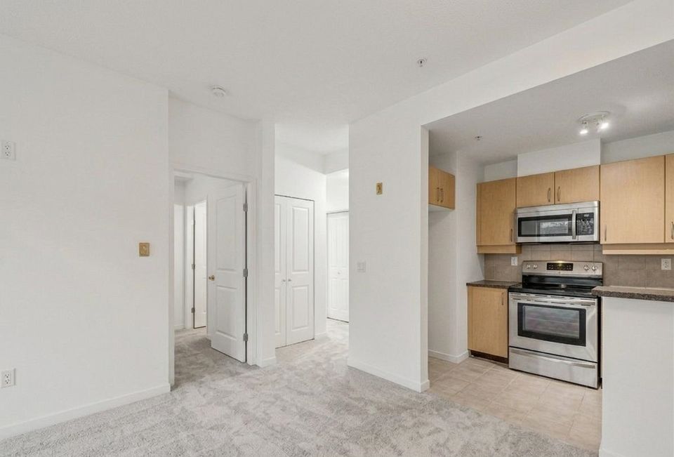 206 - 3151 Connaught Crescent4