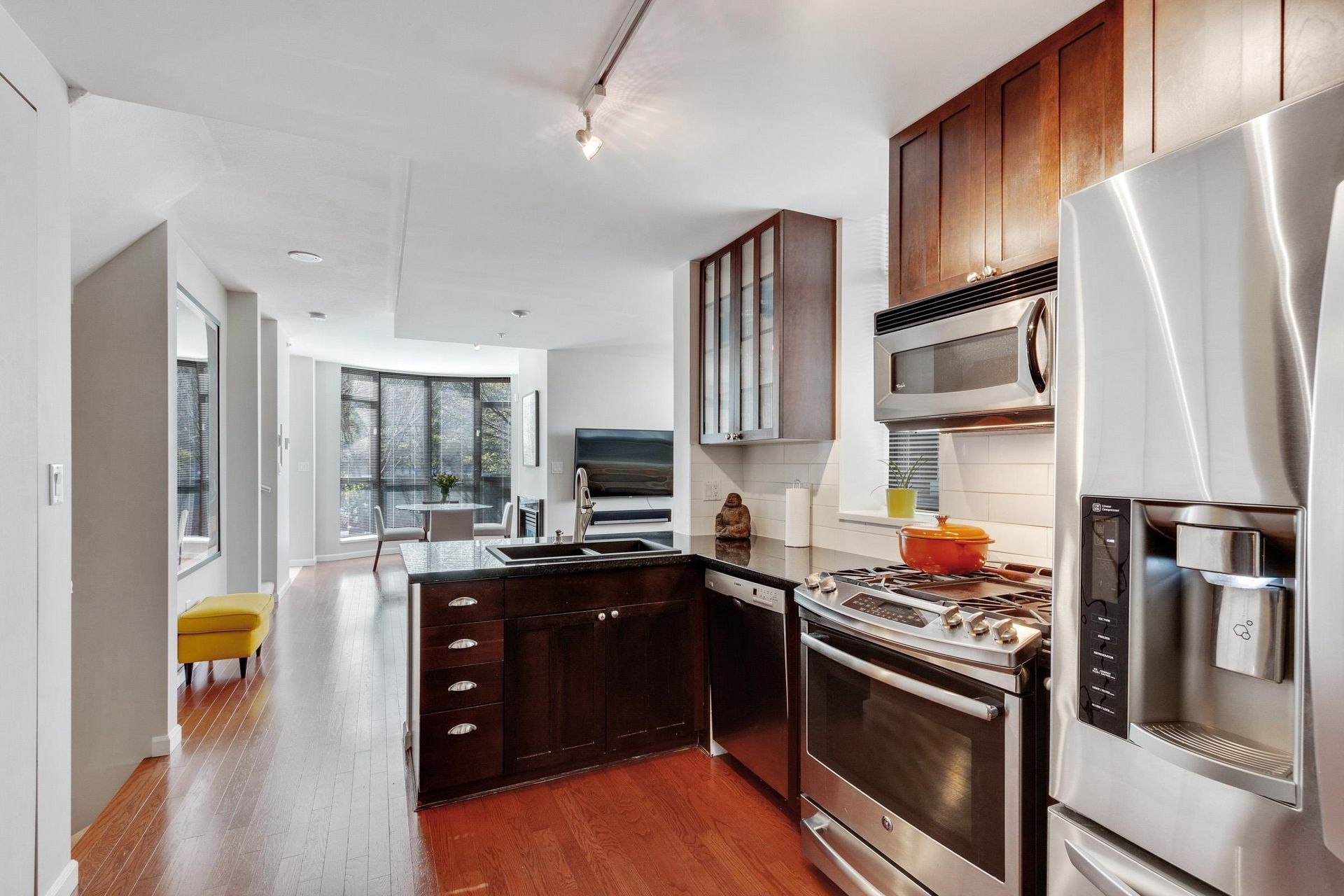 168-w-1st-street-lower-lonsdale-north-vancouver-06 at 168 W 1st Street, Lower Lonsdale, North Vancouver