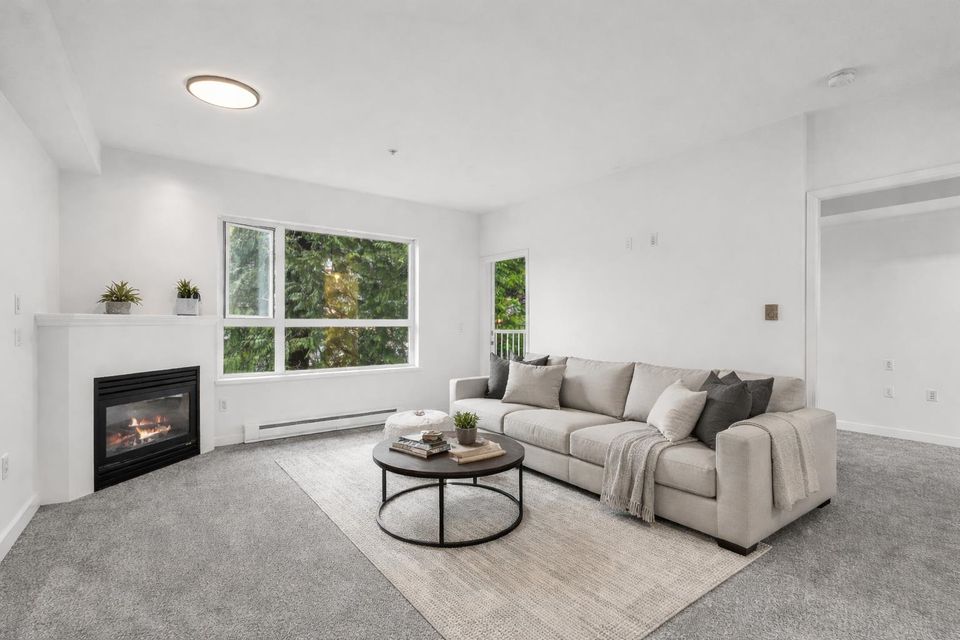 206 - 3151 Connaught Crescent1