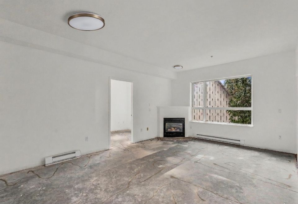 206 - 3151 Connaught Crescent3