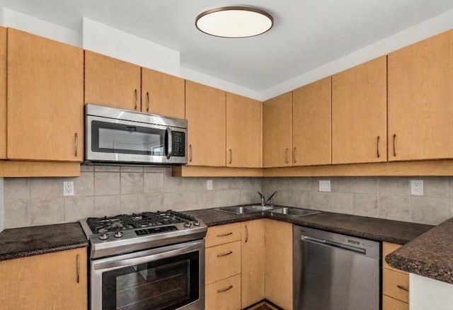 3151-connaught-crescent-edgemont-north-vancouver-07 at 206 - 3151 Connaught Crescent, Edgemont, North Vancouver