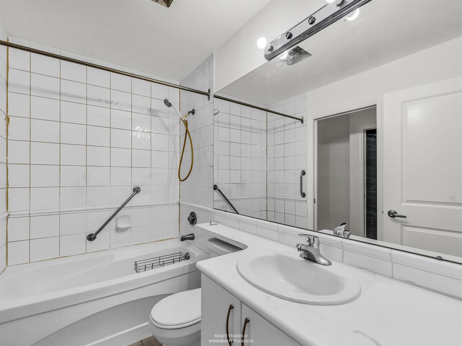 3151-connaught-crescent-edgemont-north-vancouver-20 at 206 - 3151 Connaught Crescent, Edgemont, North Vancouver