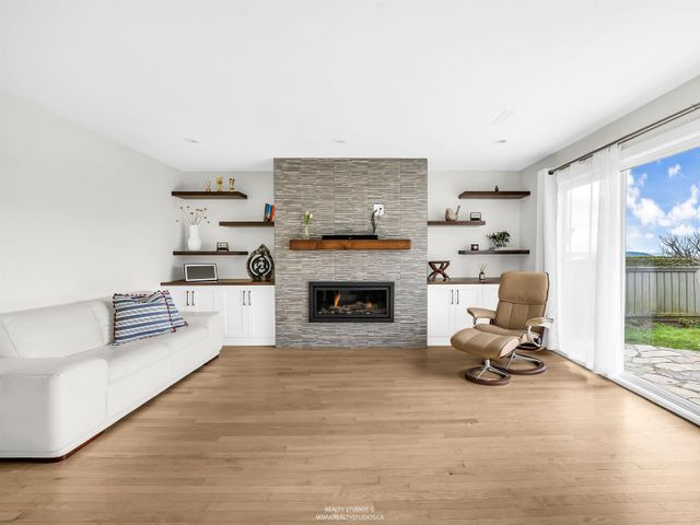 1405-20th-street-ambleside-west-vancouver-02 at 1405 20th Street, Ambleside, West Vancouver