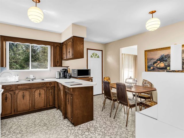 2553-bendale-road-blueridge-nv-north-vancouver-07 at 2553 Bendale Road, Blueridge NV, North Vancouver