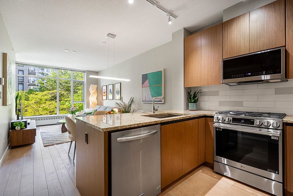 202 - 135 W 2nd Street2