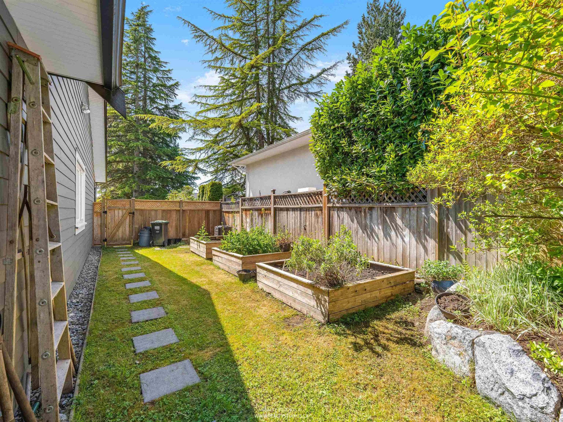 938-beaumont-drive-edgemont-north-vancouver-37 at 938 Beaumont Drive, Edgemont, North Vancouver