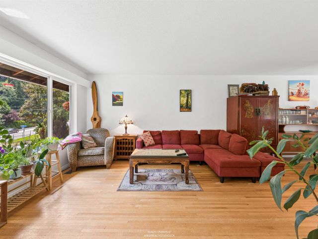 1525-avonlynn-crescent-westlynn-north-vancouver-03 at 1525 Avonlynn Crescent, Westlynn, North Vancouver