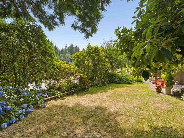1525-avonlynn-crescent-westlynn-north-vancouver-29 at 1525 Avonlynn Crescent, Westlynn, North Vancouver