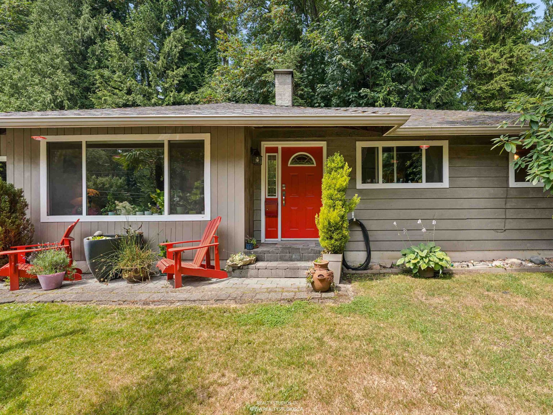 1525-avonlynn-crescent-westlynn-north-vancouver-20 at 1525 Avonlynn Crescent, Westlynn, North Vancouver