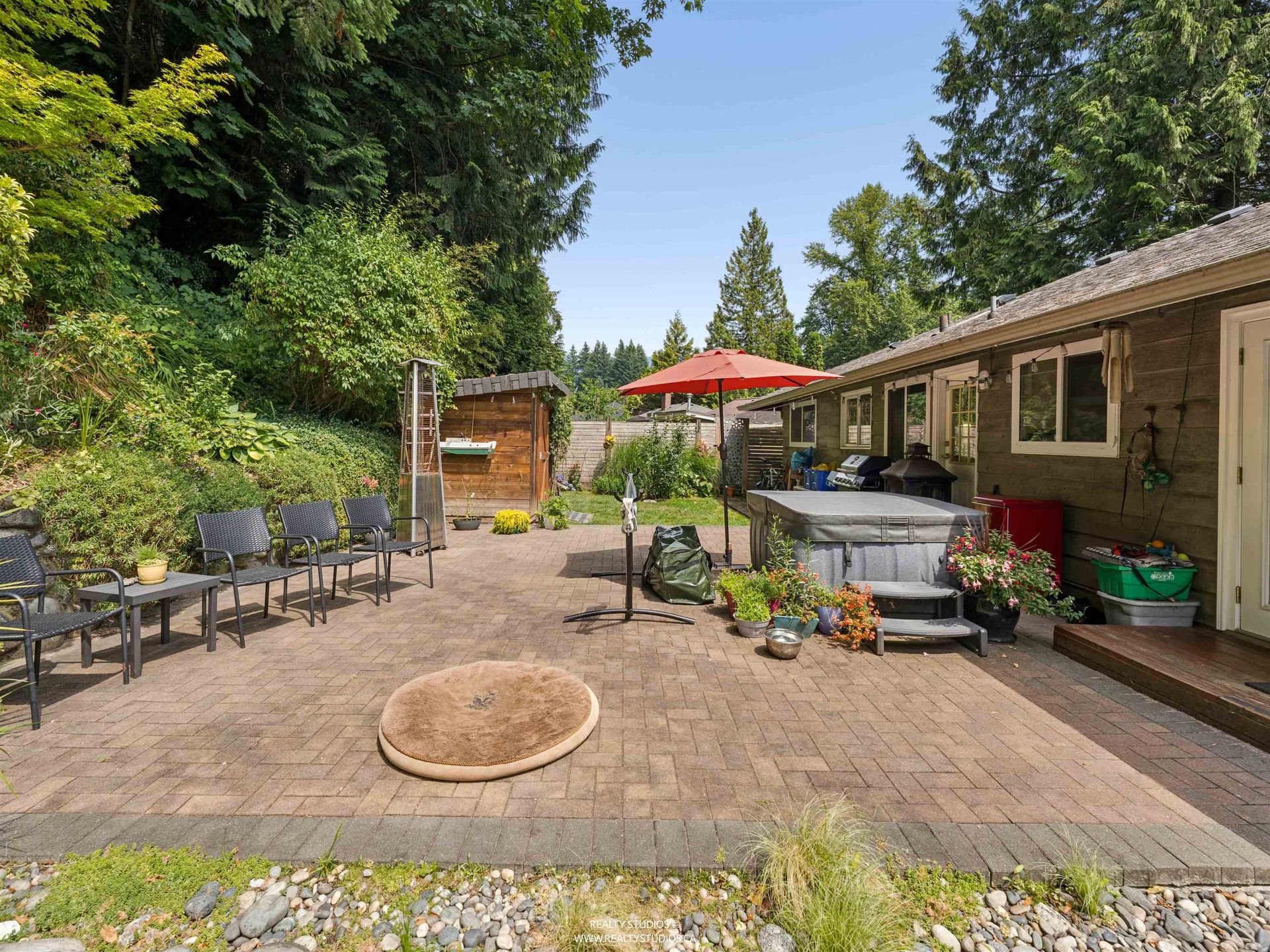 1525-avonlynn-crescent-westlynn-north-vancouver-25 at 1525 Avonlynn Crescent, Westlynn, North Vancouver