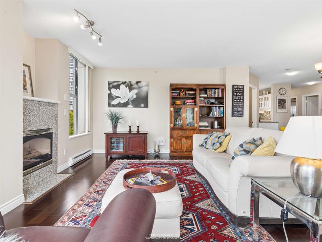 588-16th-street-ambleside-west-vancouver-06 at 603 - 588 16th Street, Ambleside, West Vancouver