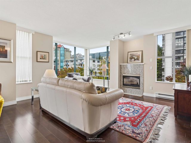 588-16th-street-ambleside-west-vancouver-09 at 603 - 588 16th Street, Ambleside, West Vancouver